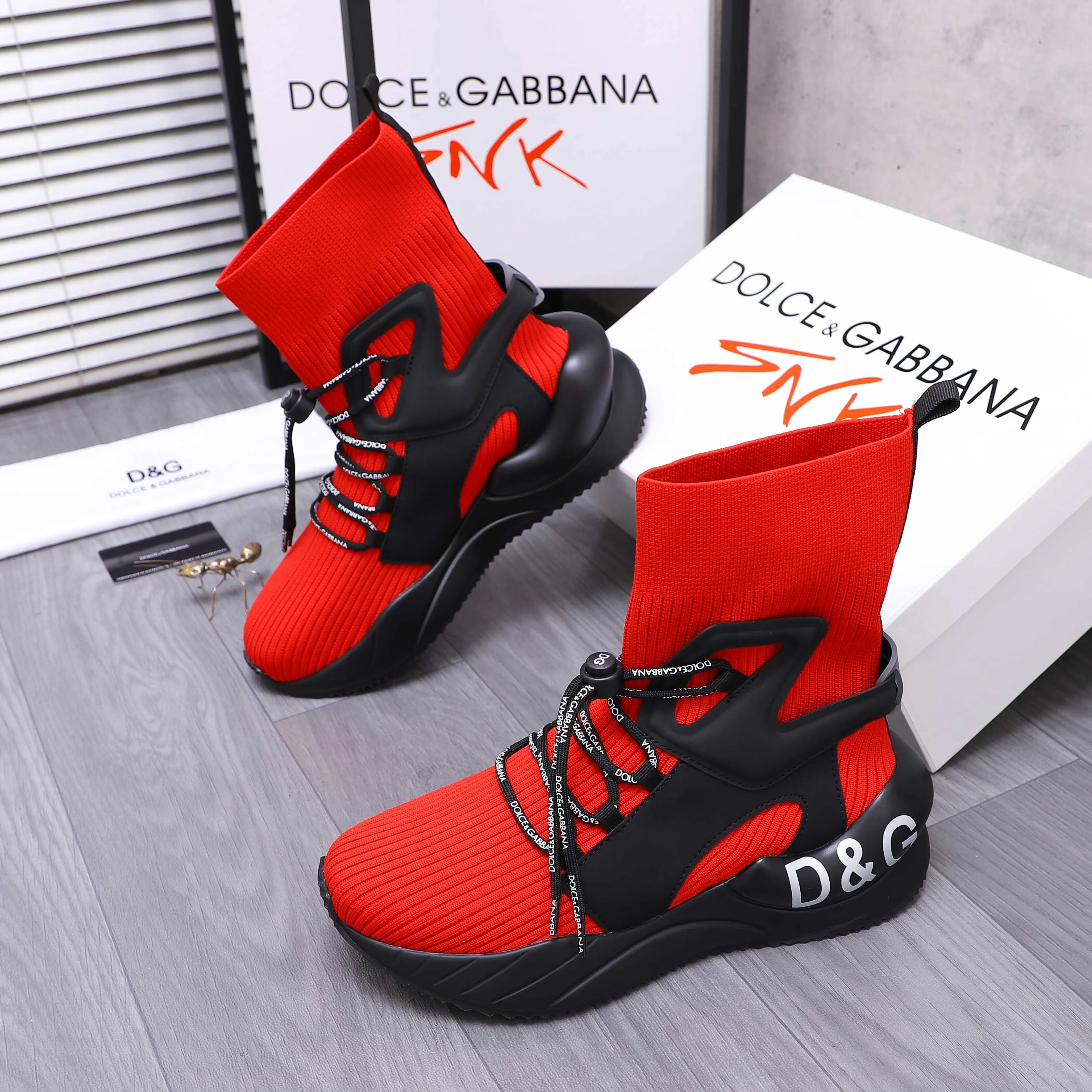 Men's shoes 💰442 Product trademark: DG (Dolce & Gabbana) casual shoes for couples. Regular size: 36-46 (45.46 is custom-made and non-returnable) Product materials: Selected knitted breathable spliced ​​cowhide upper, cowhide insole, original outsole
